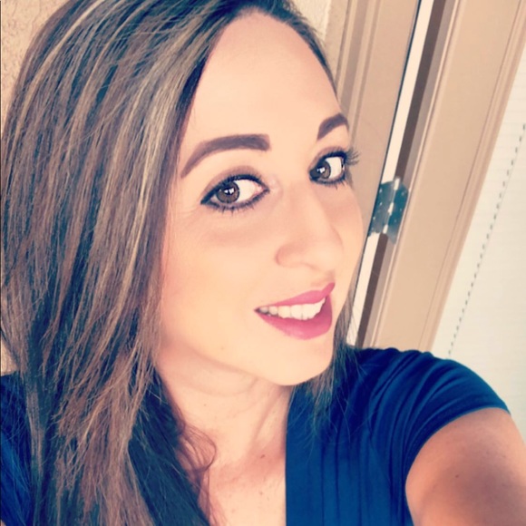 Meet your Posher, Michelle - Picture 1 of 1